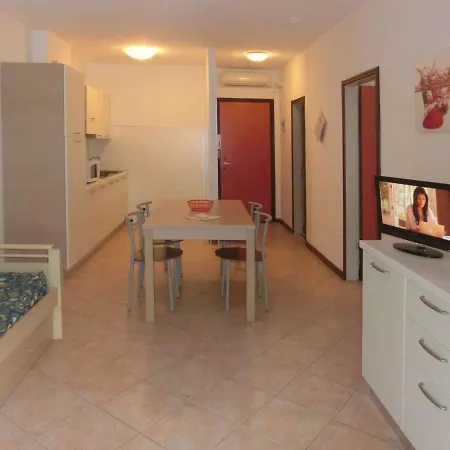 Apartments In Lignano Sabbiadoro 42751 アパート